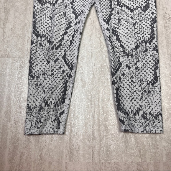 Evolution and Creation snakeskin leggings high rise medium - Picture 2 of 5